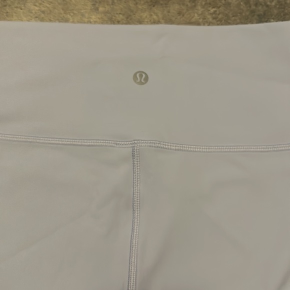 Excellent Condition: Lululemon 23” Wunder Under high-rise crop Luxtreme sz 8 - Picture 3 of 4
